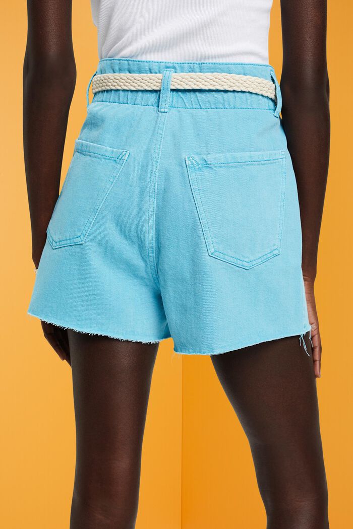Jeansshorts in abgeschnittener Optik