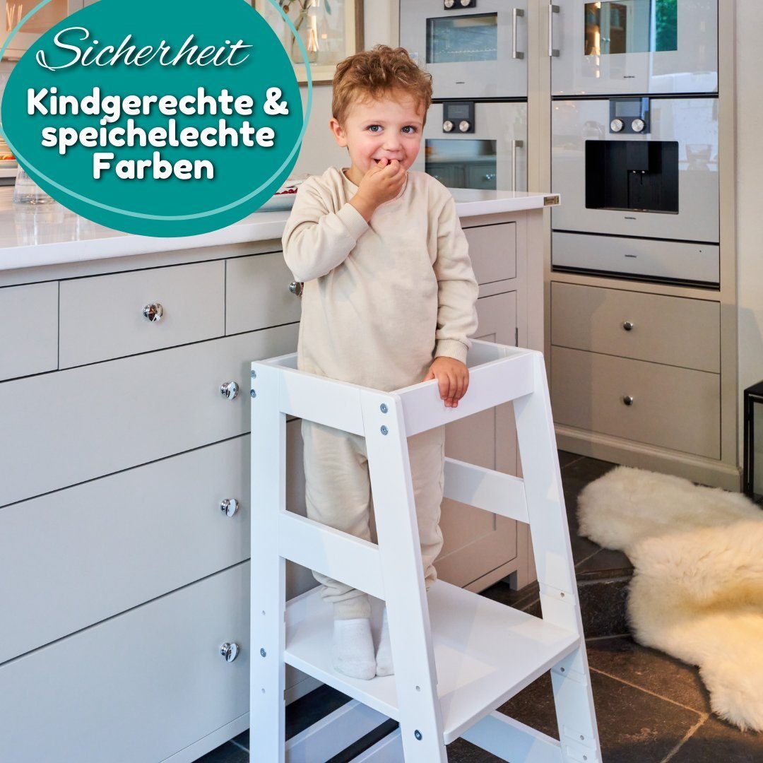 Alavya Home® Stehhilfe NEO I Bestseller mit Bewertung, Lernturm Montessori Küchenhelfer Ständer, Verstellbare Kleinkind Stufen mit Sicherheitsschiene, Mehr Sicherheit bei Kindererziehung, Buchenholz von hoher Qualität in weiß, PEFC-zertifiziert I Mad
