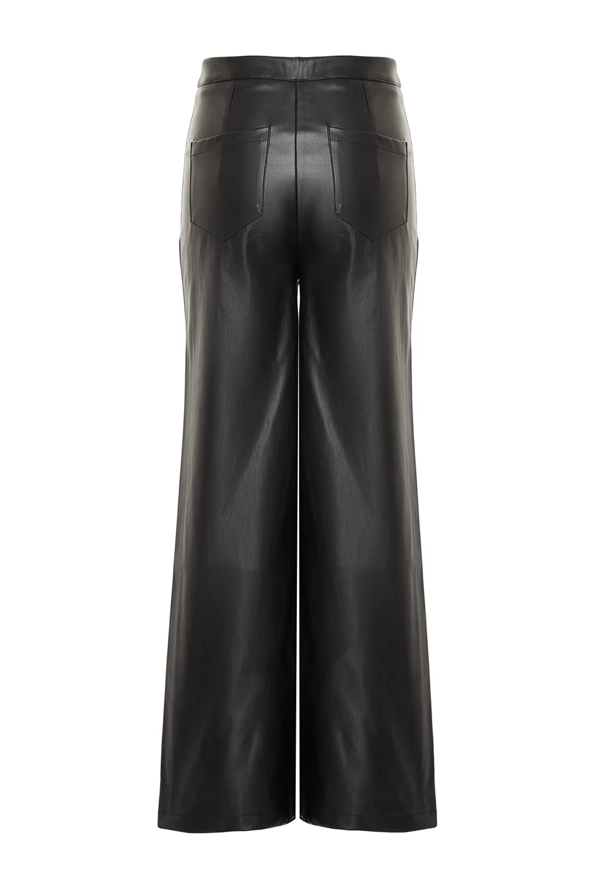 Trendyol Collection  Schwarze Strickhose aus Kunstleder mit weitem Bein und Taschen und detaillierten Details TWOAW24PL00103