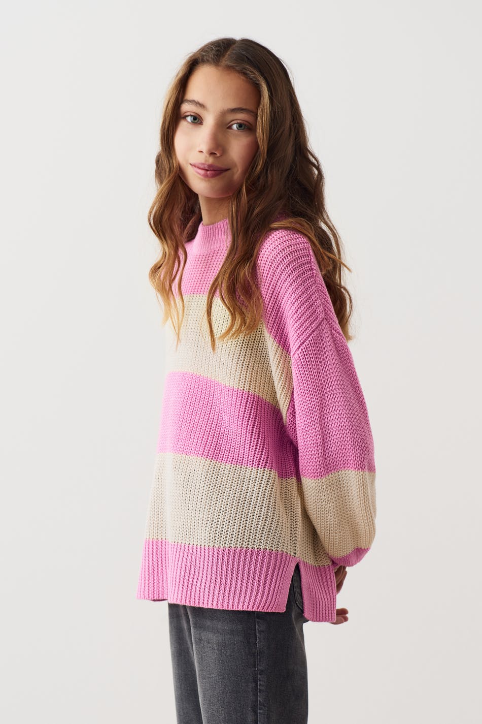 Y knitted slit sweater