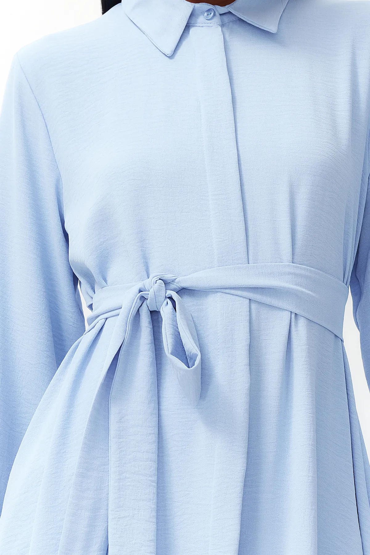 Trendyol Modest  Hellblaues, lang gewebtes Aerobin-Hemd TCTSS24TG00062