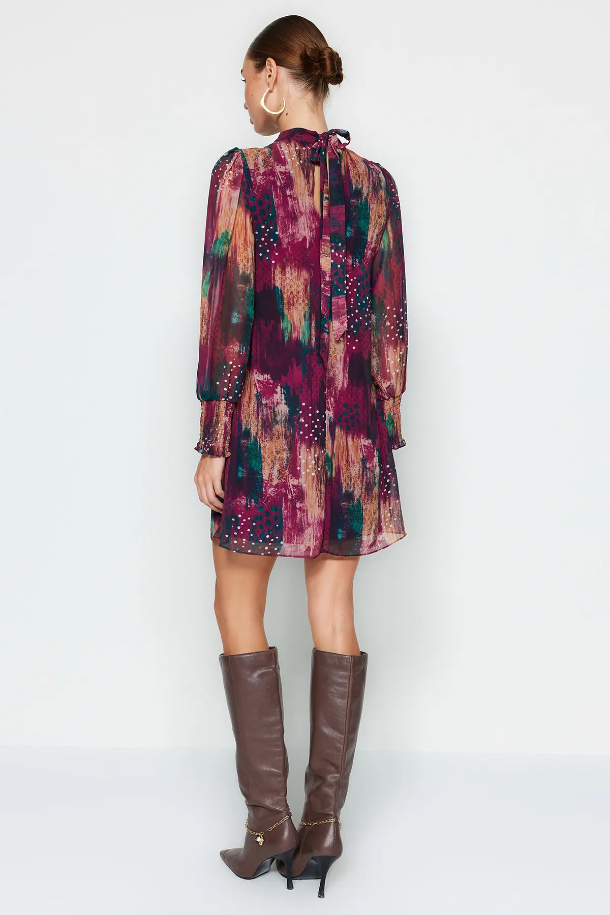 Trendyol Collection  Mehrfarbiges, bedrucktes Mini-Webkleid mit geradem Schnitt TWOAW24EL00573