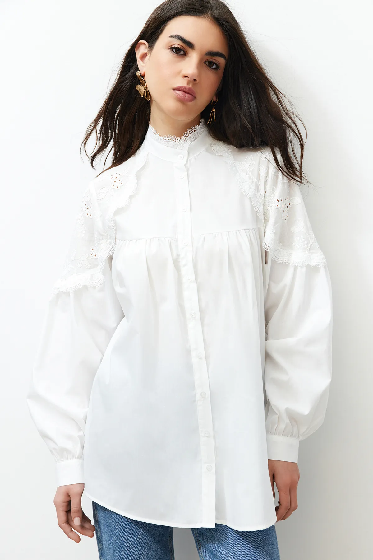 Trendyol Modest  Ecrufarbenes, besticktes Hemd aus gewebter Baumwolle TCTSS24TG00026