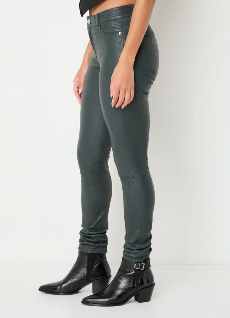 Pantaloni din piele de miel Phlame de la Zadig&Voltaire, talie medie, croială mulată.