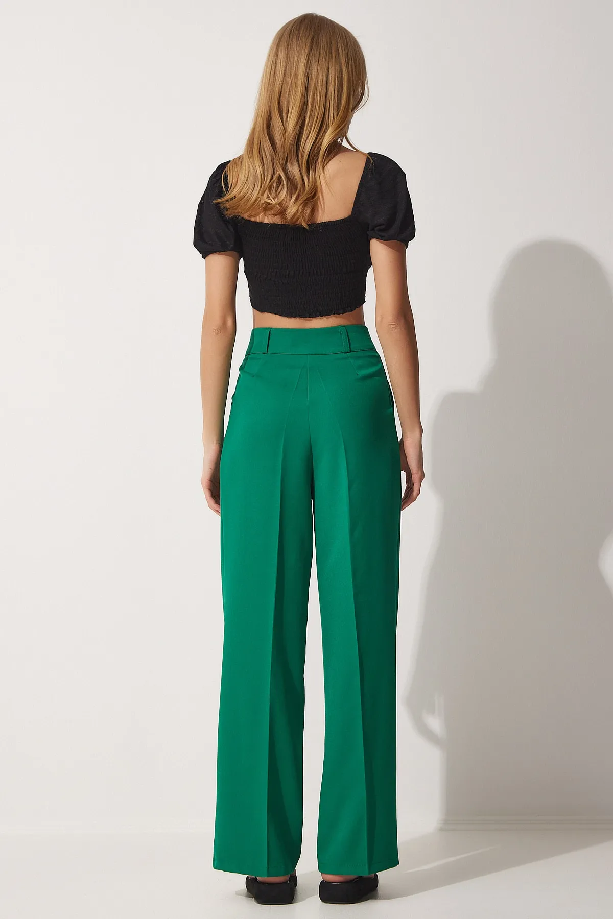 Happiness İstanbul  Maskuline Webhose mit weitem Bein