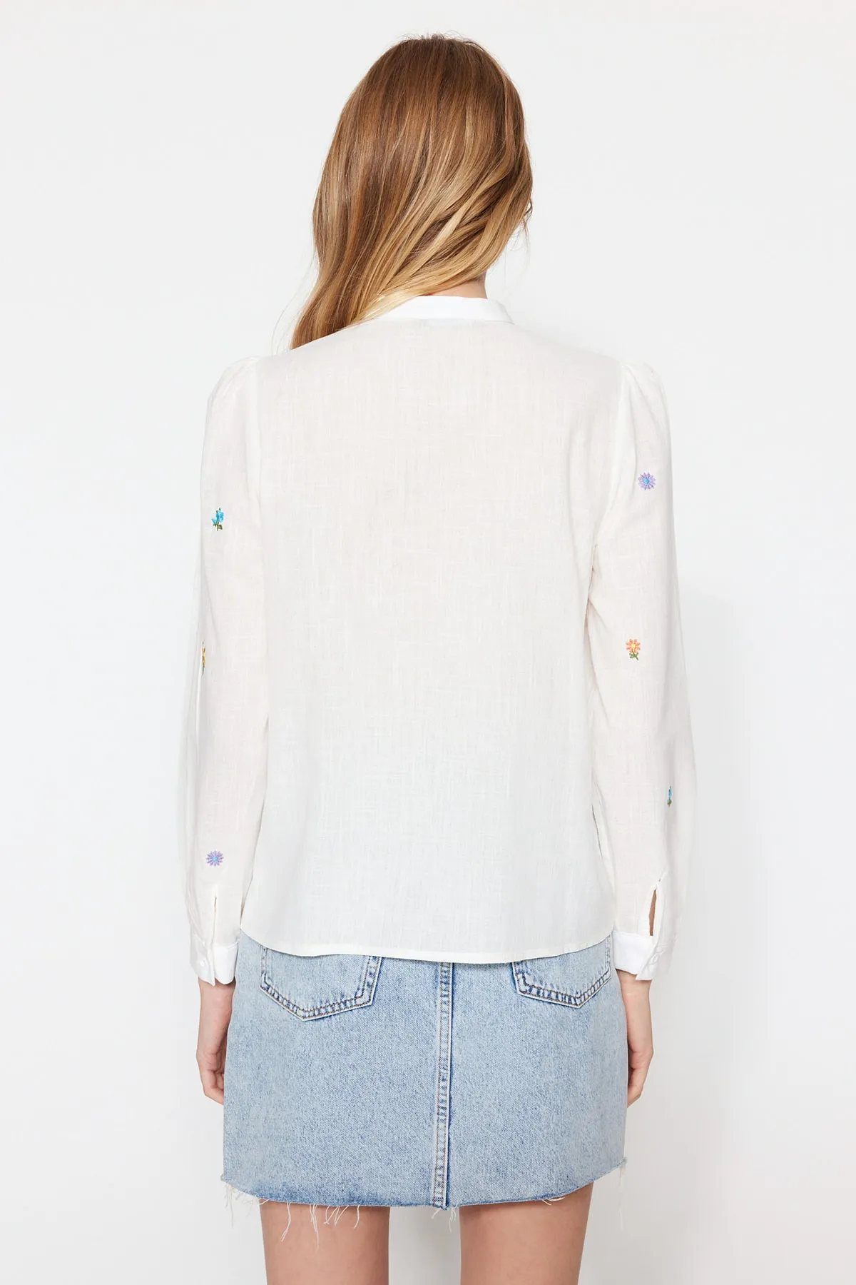 Trendyol Collection  Ecru Bestickt - Regular Fit Gewebtes Hemd TWOSS23GO00152