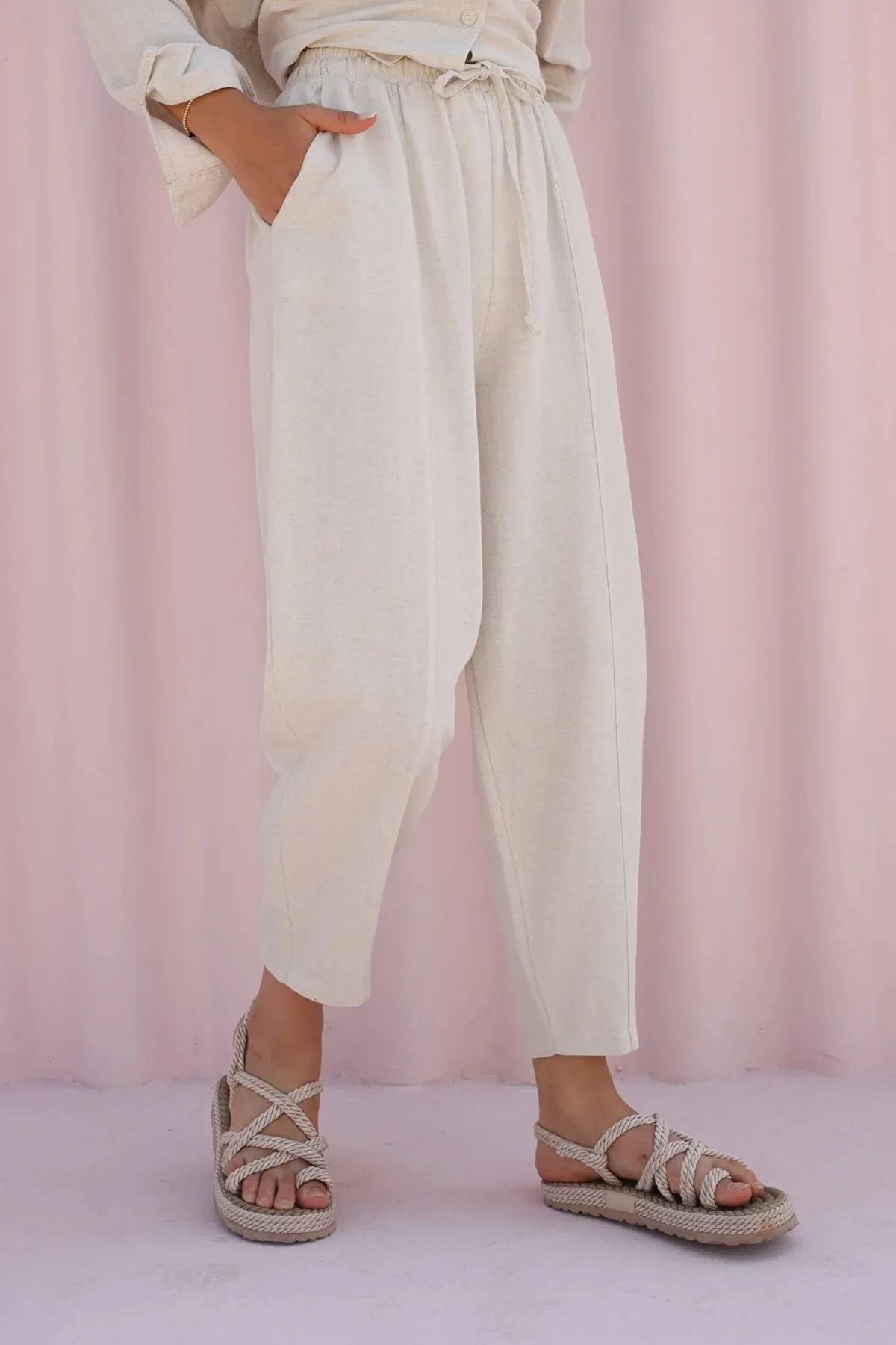 Laluvia  Steinfarbenes Leinenhemd, Shalwar-Hose, Oberteil und Unterteil im Set