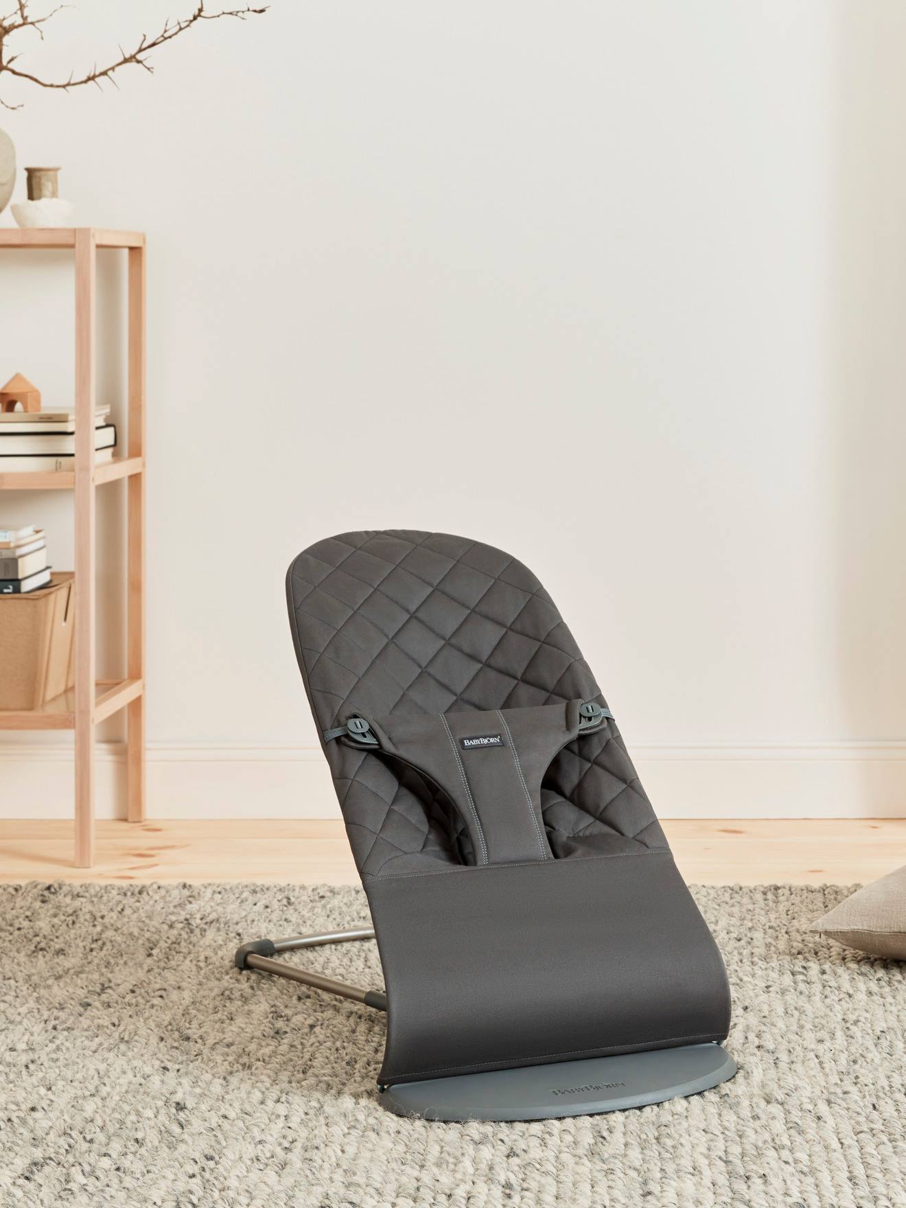 Transat Bliss en coton BabyBjörn gris clair/matelassage pétales