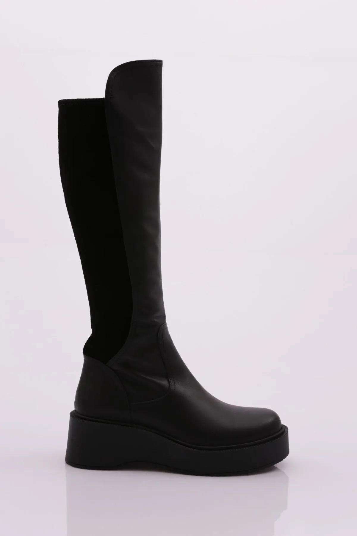 DGN  Schwarze kniehohe Stiefel aus Napa-Leder – dicke Sohle und Reißverschluss