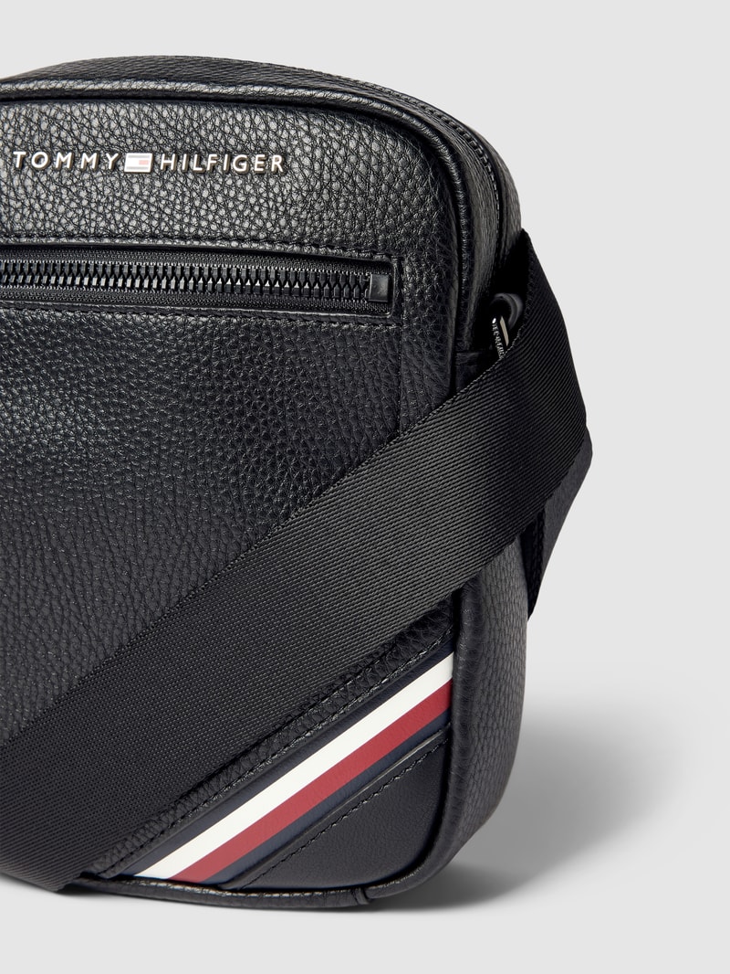 Umhängetasche mit Label-Details Modell 'CENTRAL MINI REPORTER' in schwarz