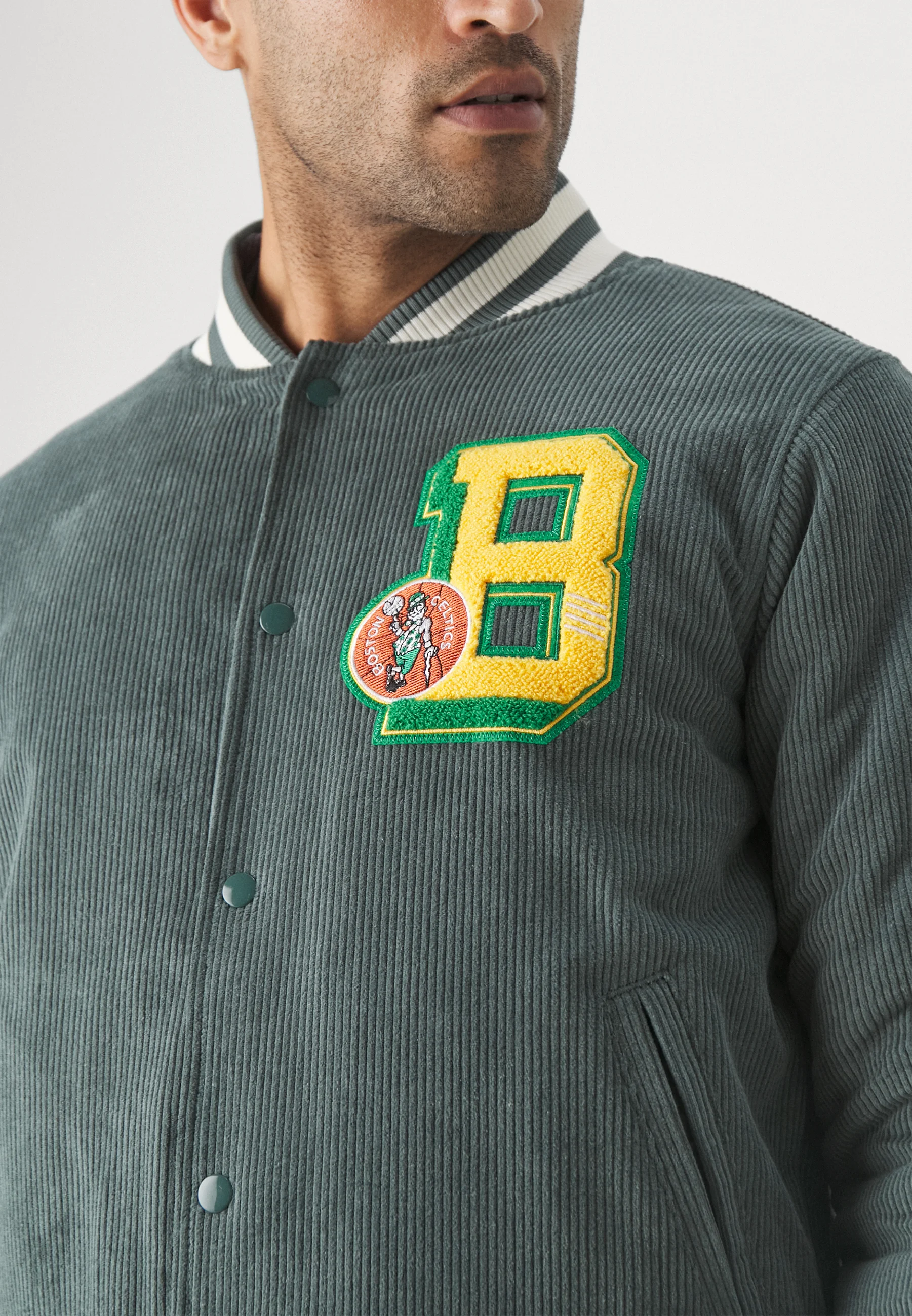 Chaqueta universitaria universitaria de la NBA Mitchell & Ness - Equipo