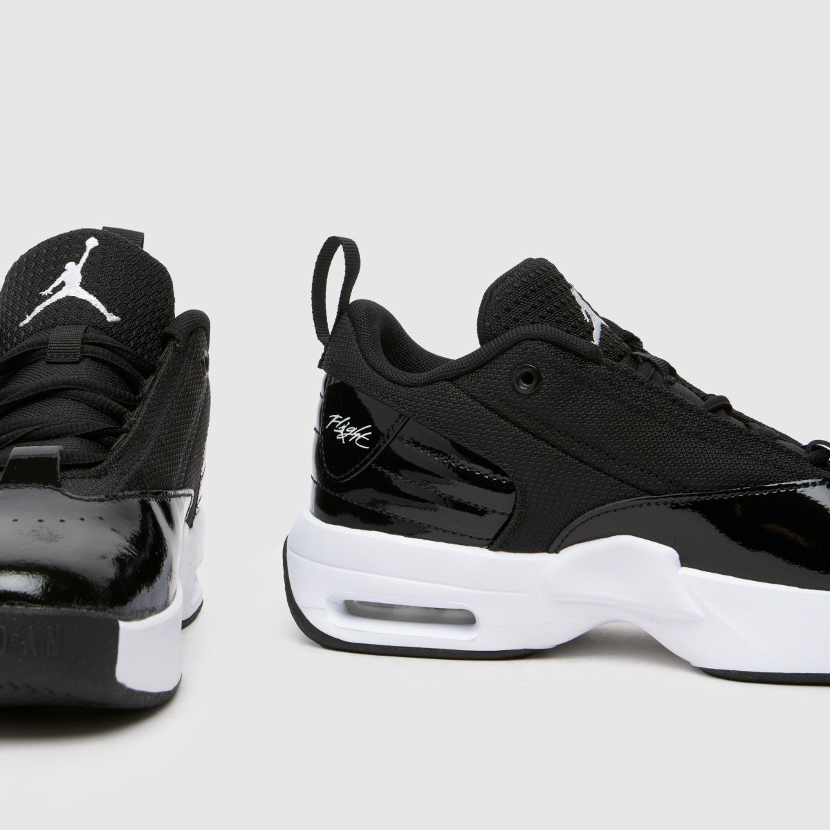 Črno-beli športni copati Nike Max Aura 6 Youth