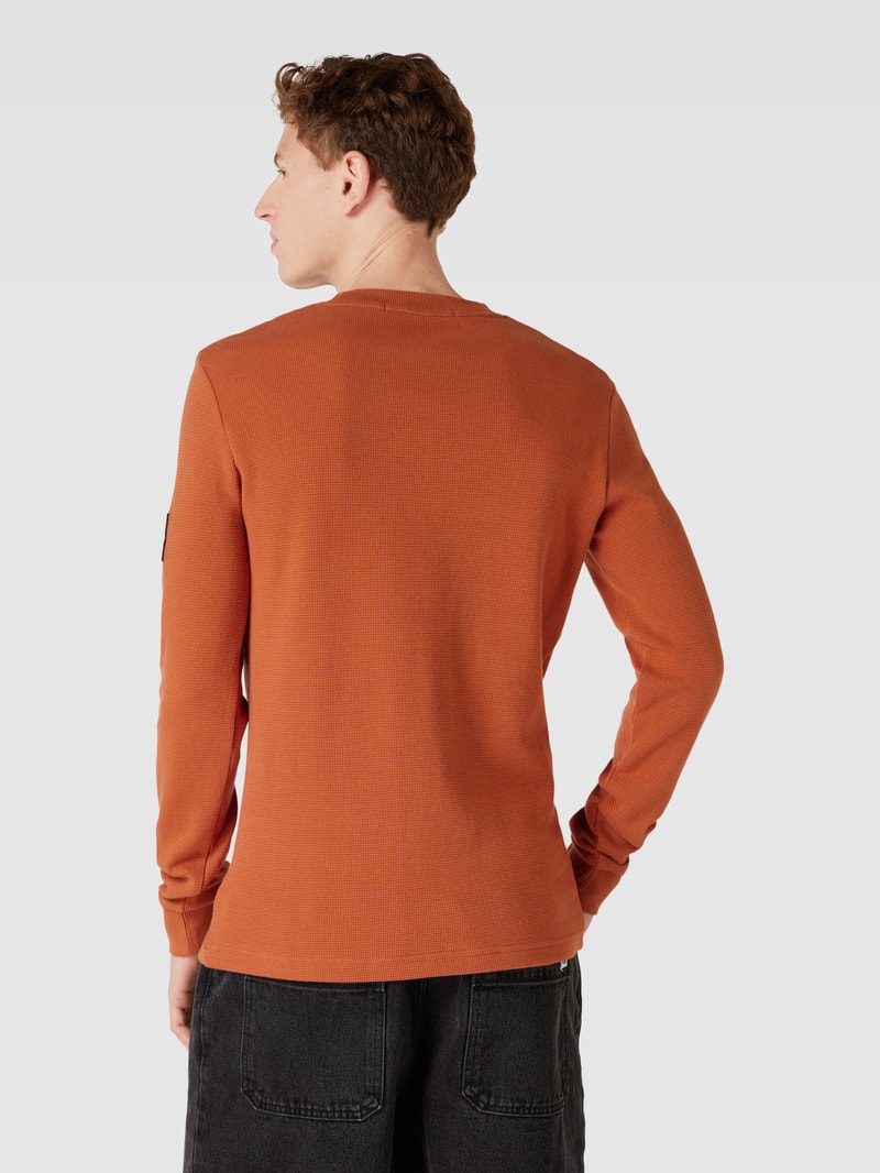 Longsleeve aus Baumwolle mit Strukturmuster Modell 'WAFFLE' in mittelbraun