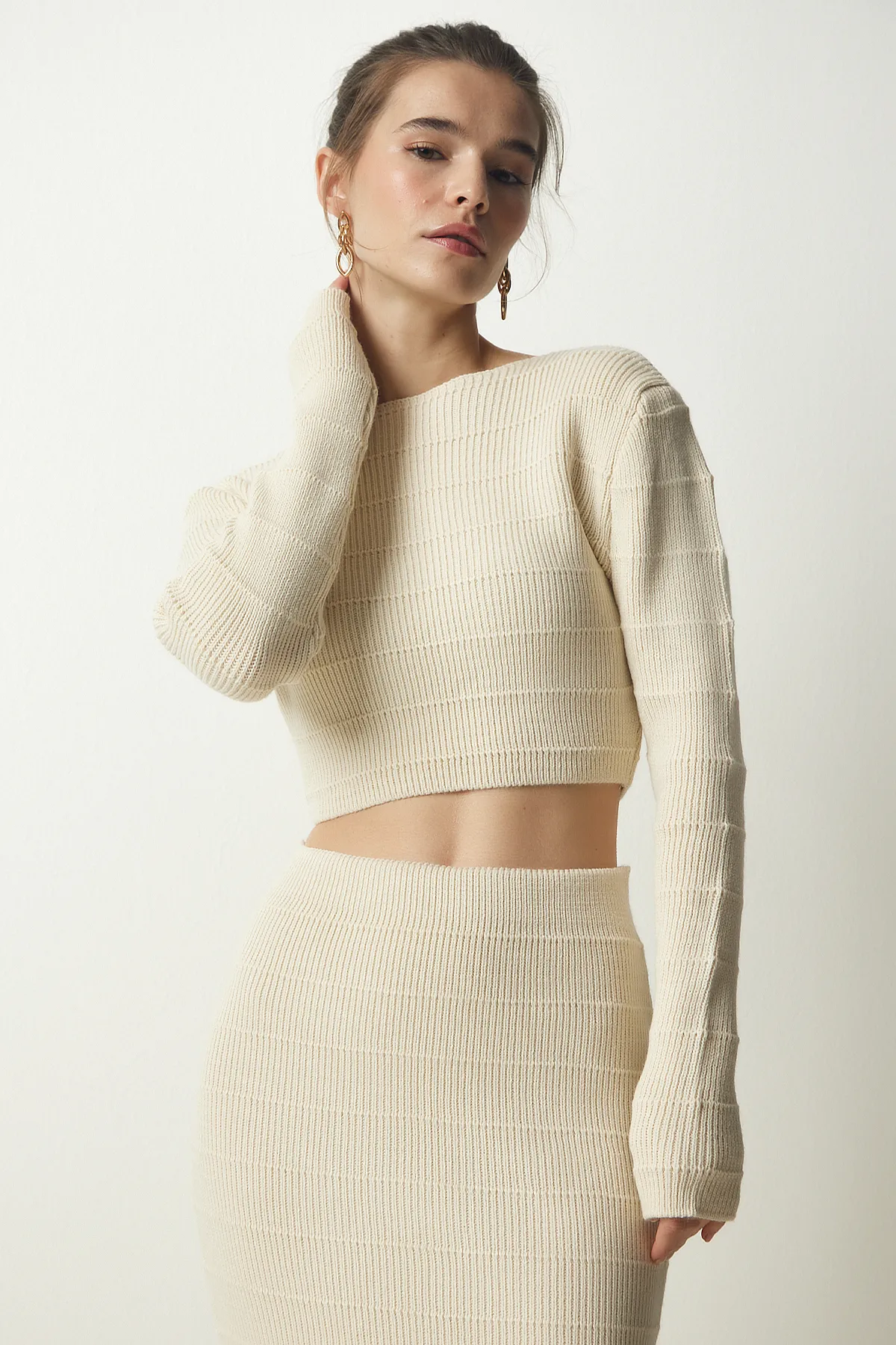 Happiness İstanbul  Cremefarbenes, geripptes Crop-Strick-Pullover-Rock-Set für Damen YY00190