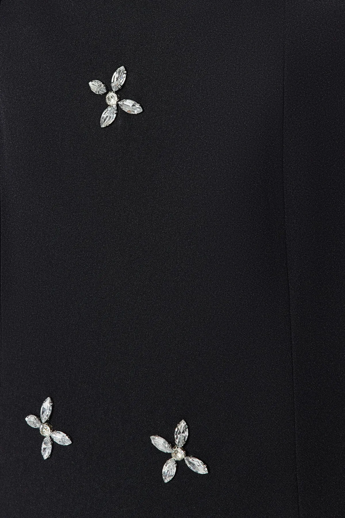 Trendyol Modest  Schwarzes, gewebtes Gilet-Kleid mit quadratischem Kragen und Schmuckstickerei-Details TCTSS23EB00157