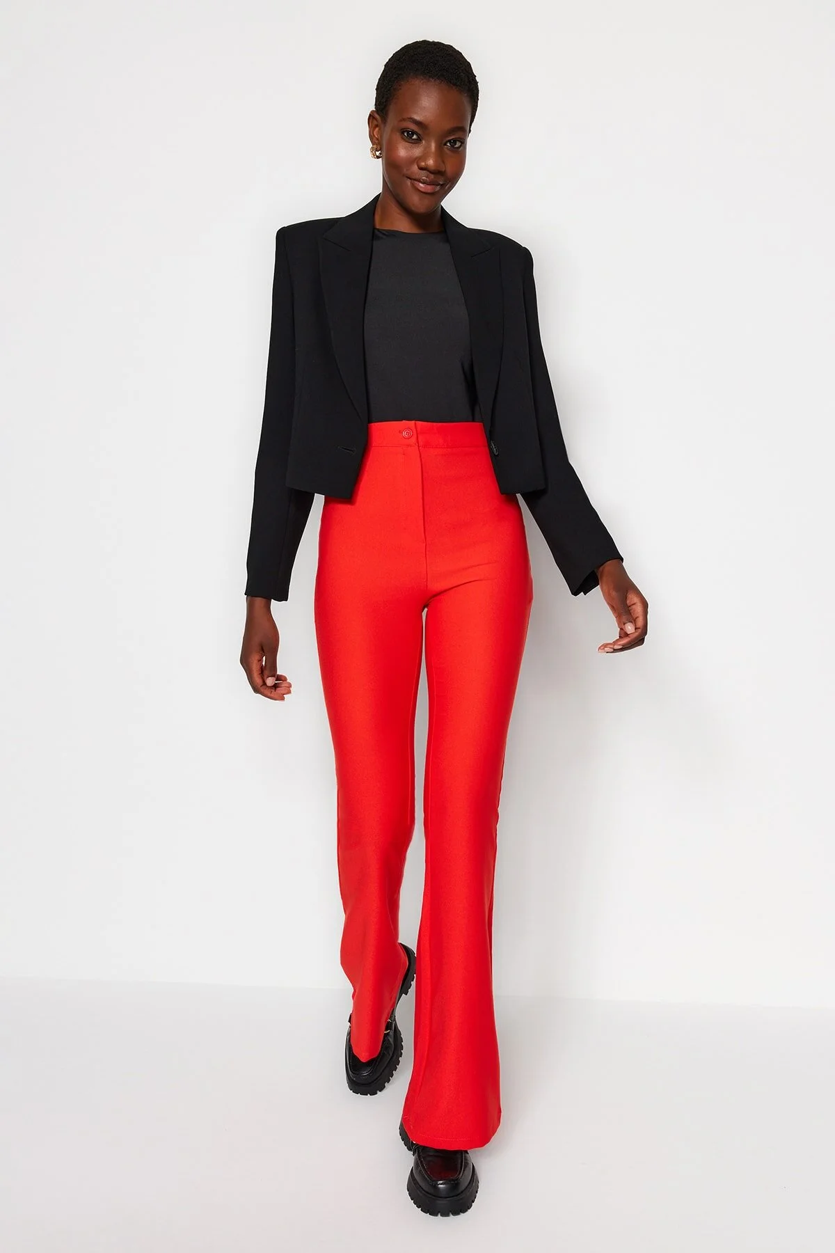 Trendyol Collection  Rote Schlaghose aus Webstoff TOFAW19BB0581