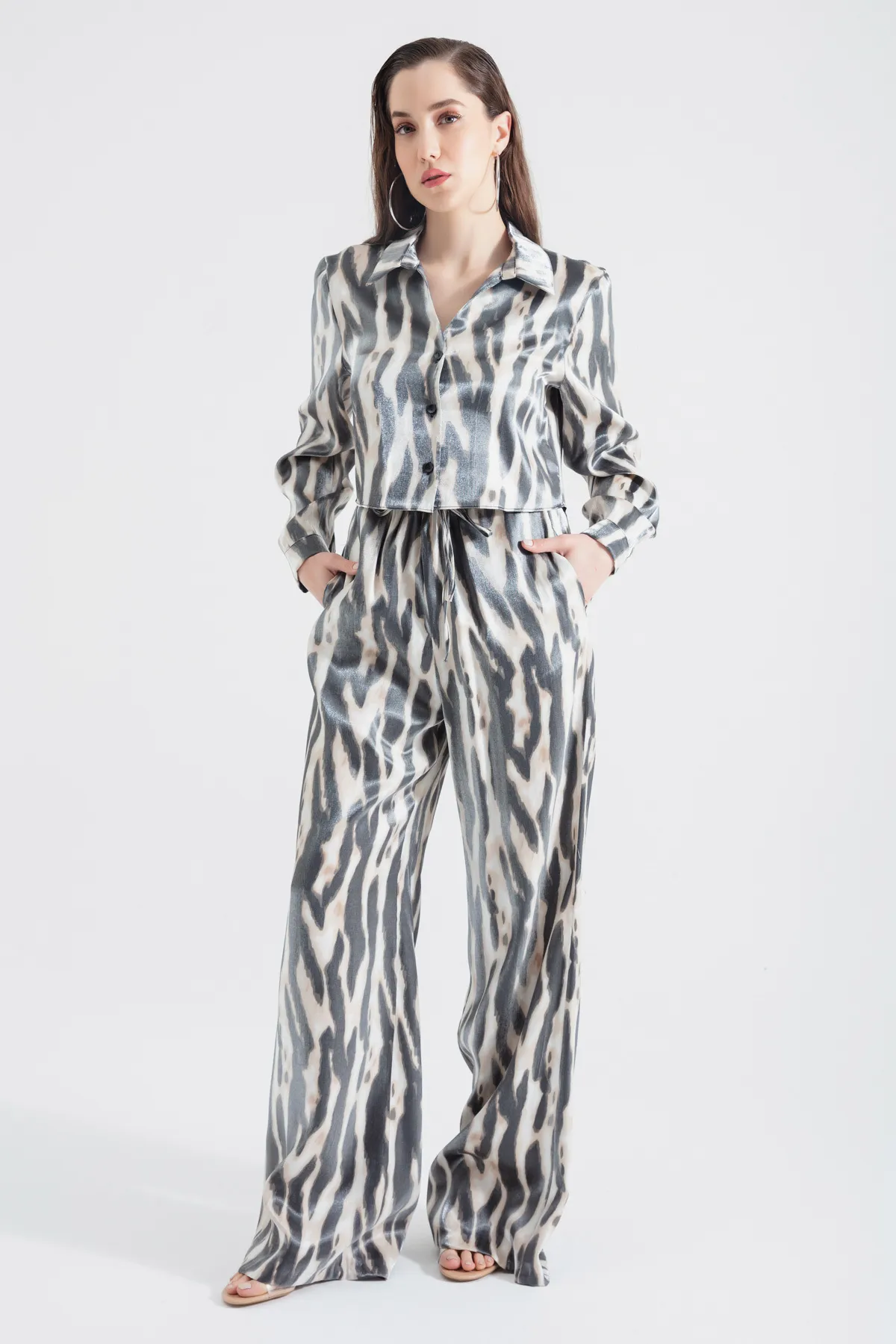 Lafaba  Damenanzug mit Nerz-Zebra-Muster und glänzender Struktur