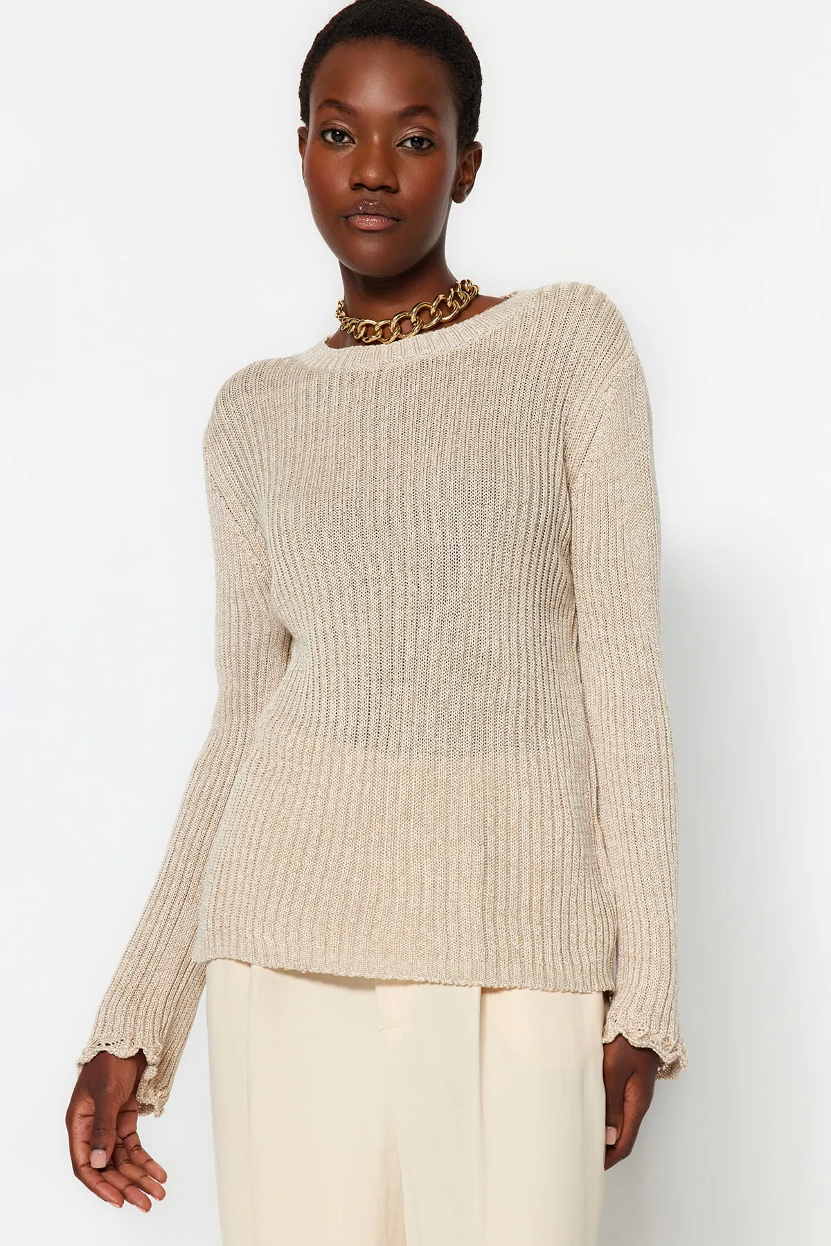 Trendyol Collection  Strickpullover mit Rundhalsausschnitt und Steinglitzer TWOAW24KZ01166