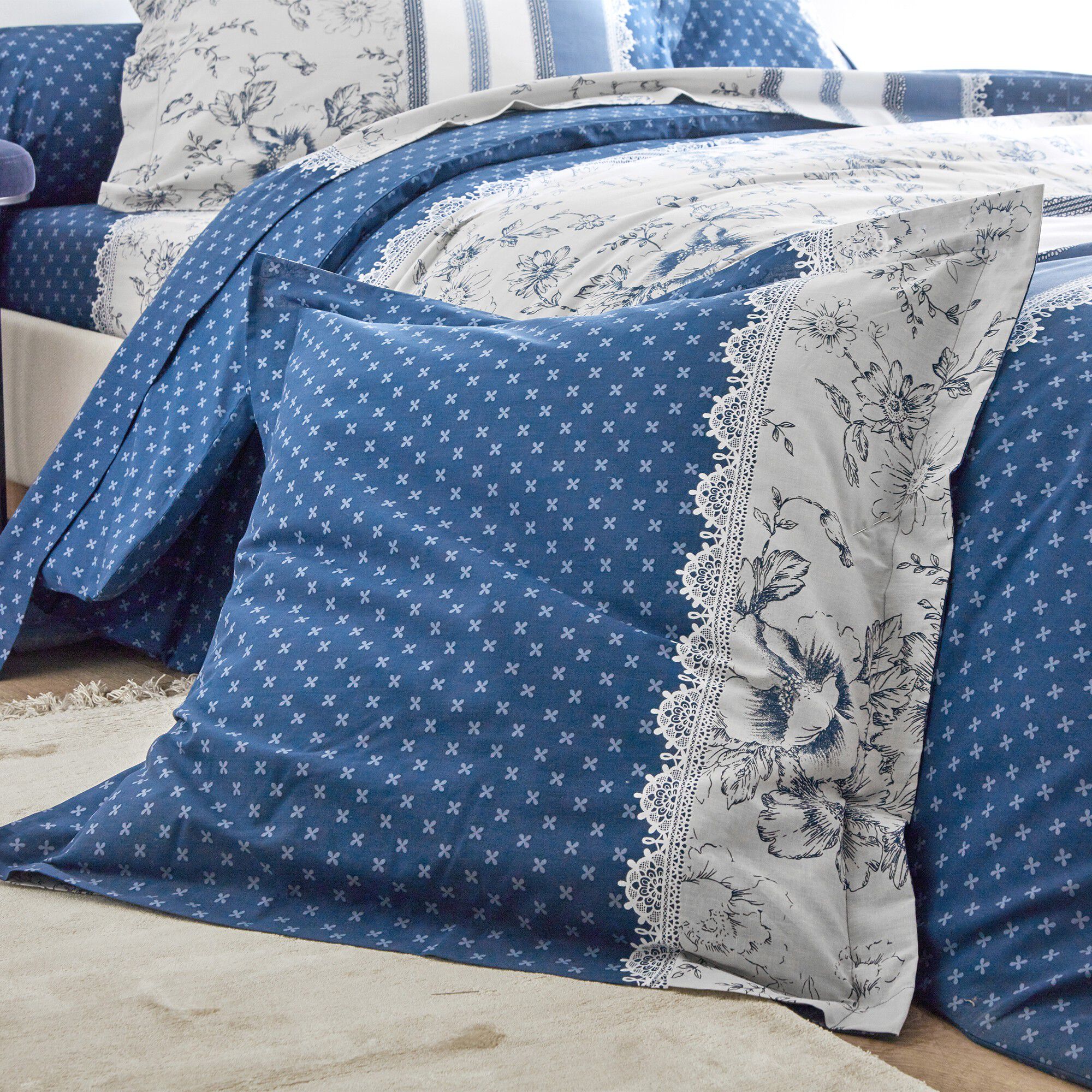 Linge de lit Gabrielle en flanelle imprimé fleurs et dentelle