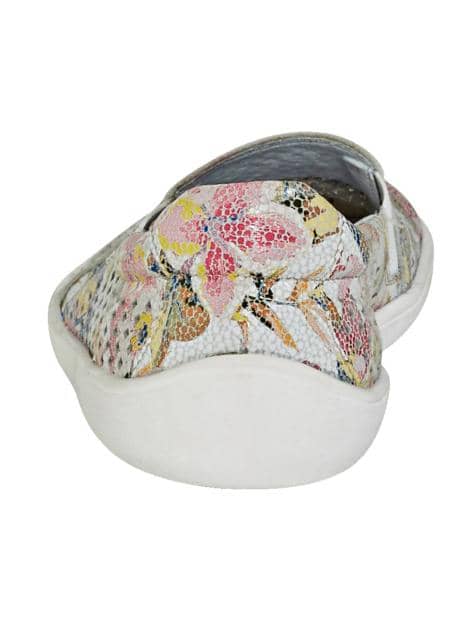 Slipper mit sommerlicher Lochung