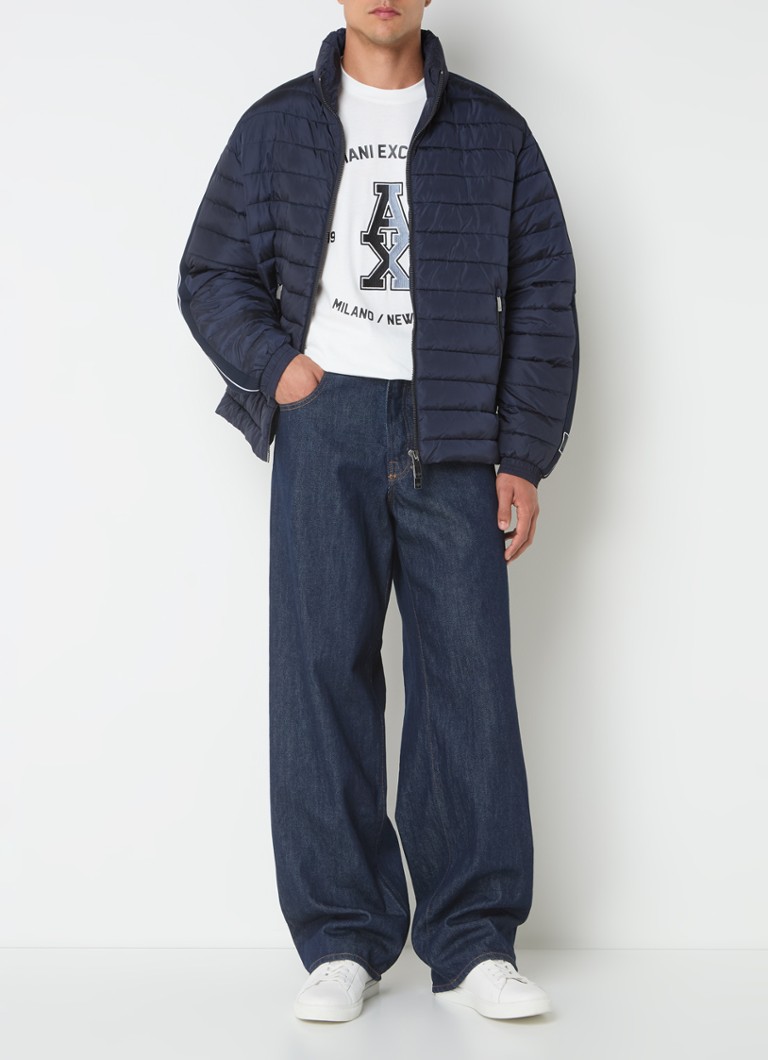 Jachetă matlasată Armani Exchange cu glugă ascunsă și buzunare cu fermoar.
