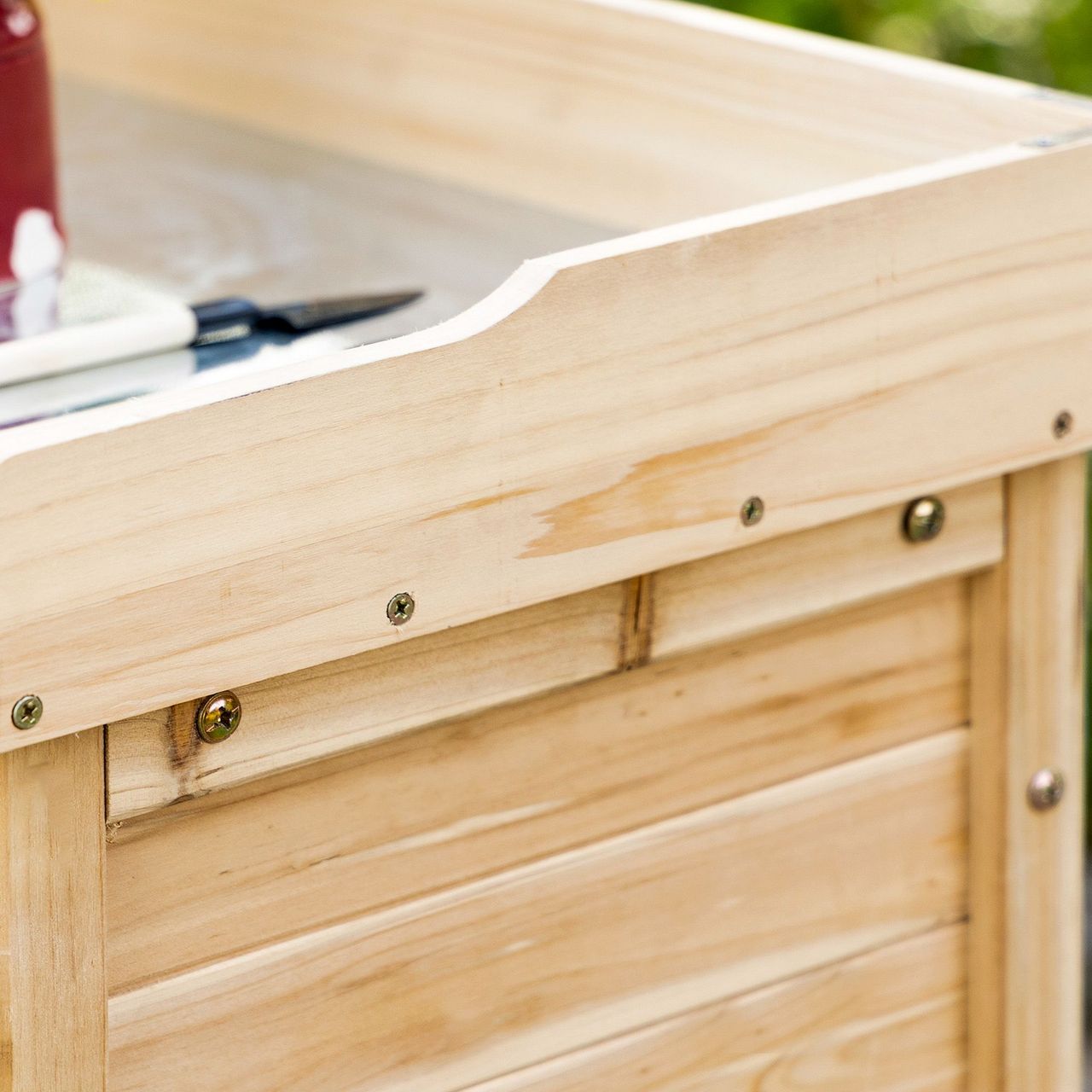 Outsunny Gartenschrank Holz Geräteschrank Schrank mit 2 Einlegeböden Natur