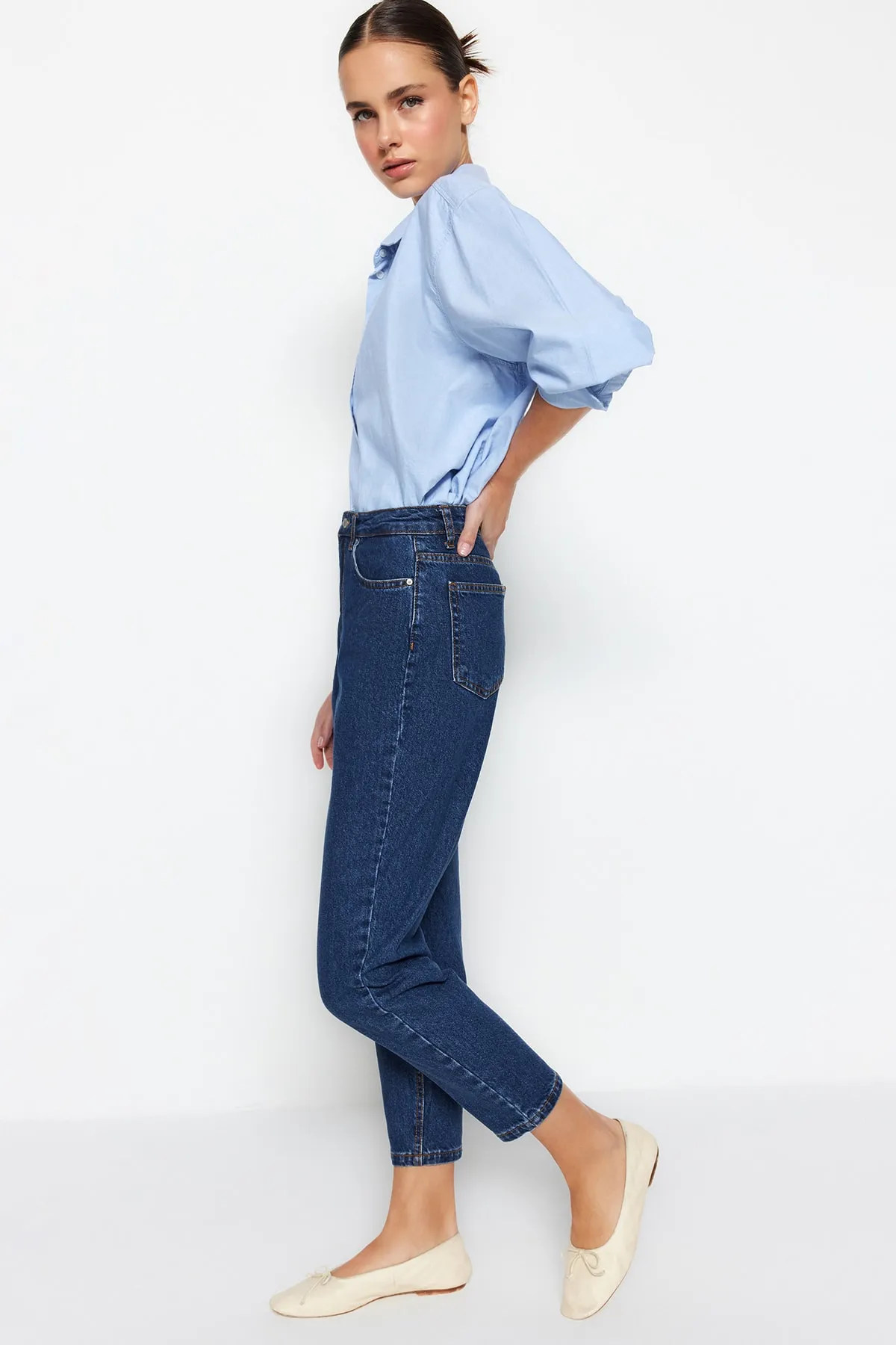 Trendyol Collection  Marineblaue Mom-Jeans mit hoher Taille TWOSS20JE0108