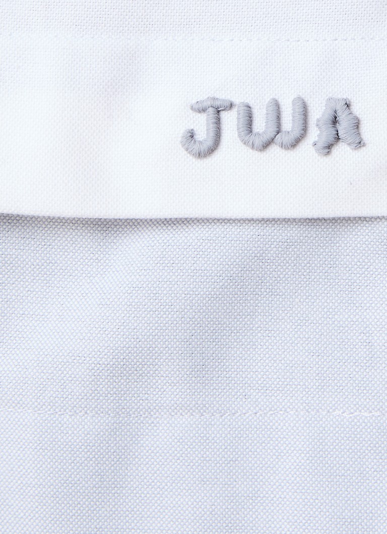 Cămașă JW Anderson cu croială clasică și guler italian.