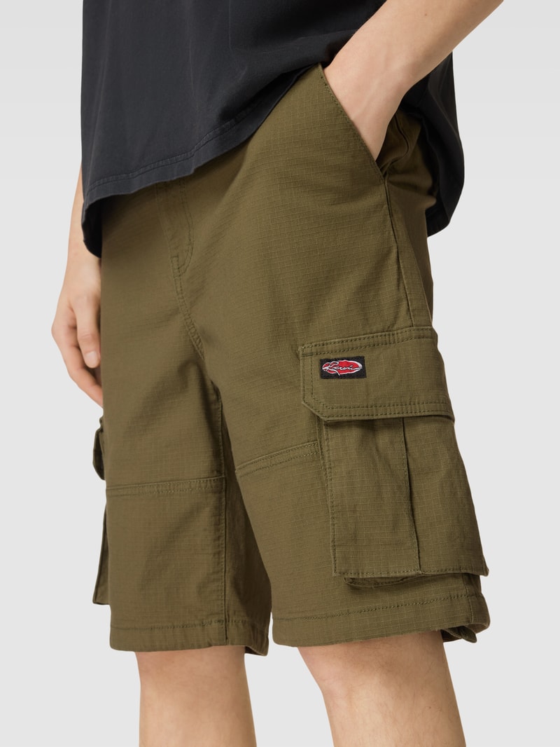 Cargoshorts mit Label-Detail in olivgrün