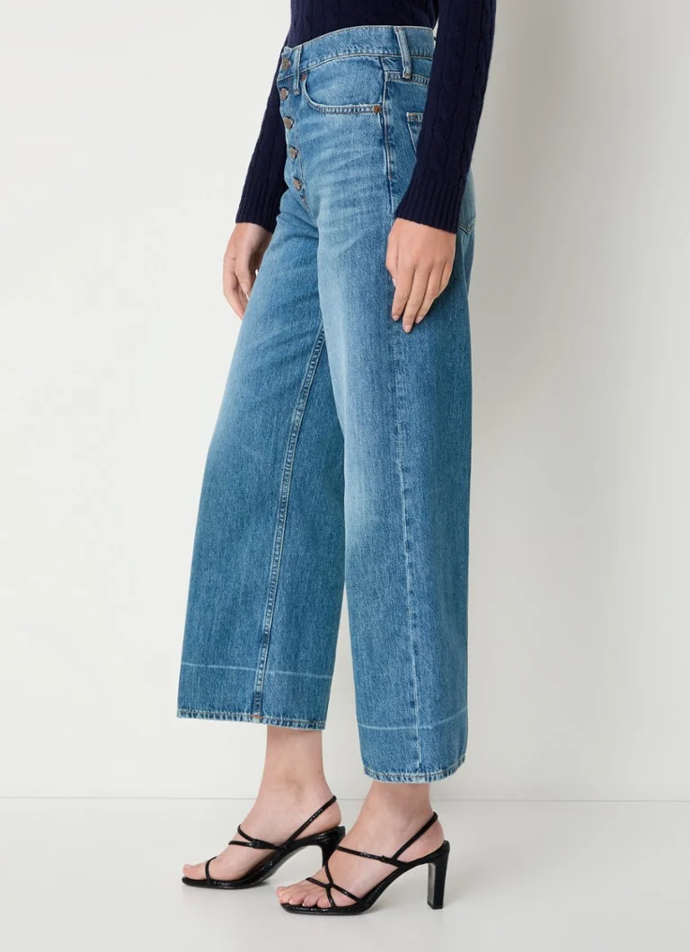 Pantaloni scurți din denim cu talie înaltă și croială largă, de la Ralph Lauren, într-o nuanță medie.