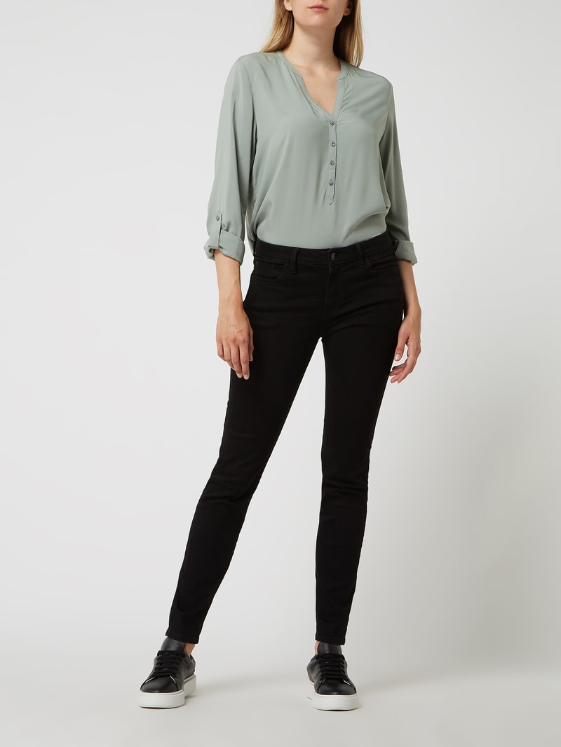 Slim Fit Jeans mit Stretch-Anteil in schwarz
