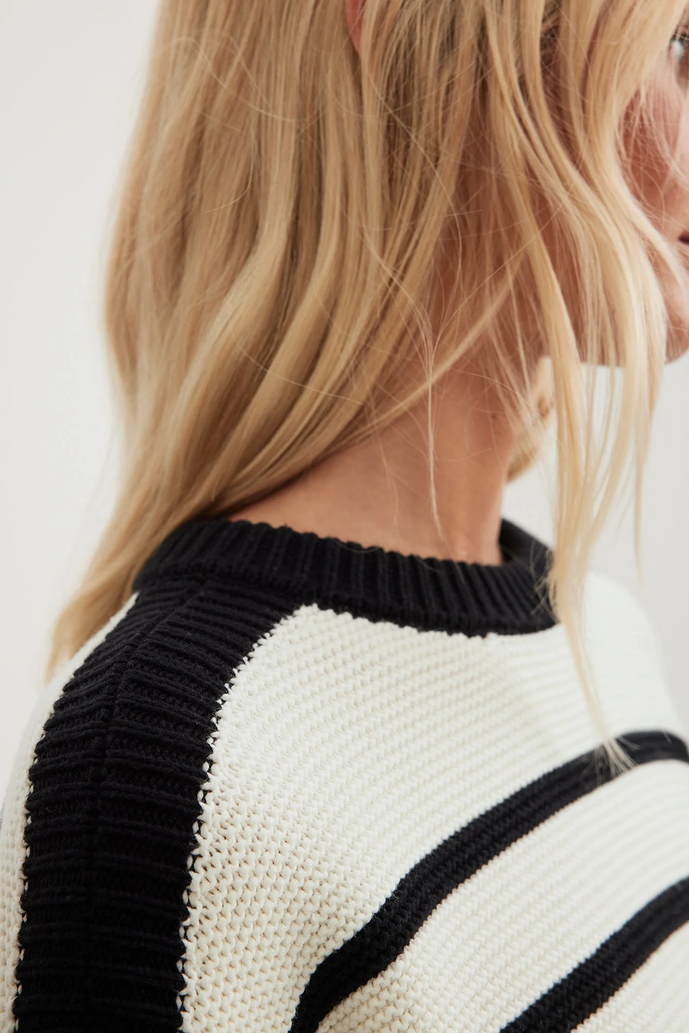 Gestreifter Oversized-Strickpullover