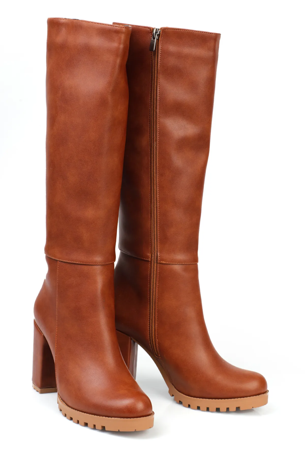 Capone Outfitters  Damenstiefel mit runder Zehenpartie und Trac-Sohle und mittlerem Absatz