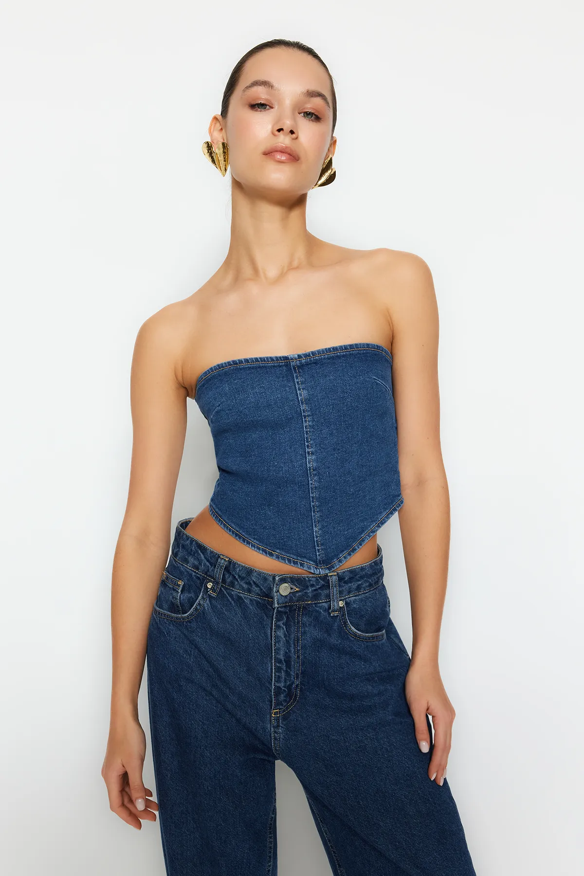 Trendyol Collection  Blaues asymmetrisches trägerloses Denim-Bustier TWOSS24BS00002
