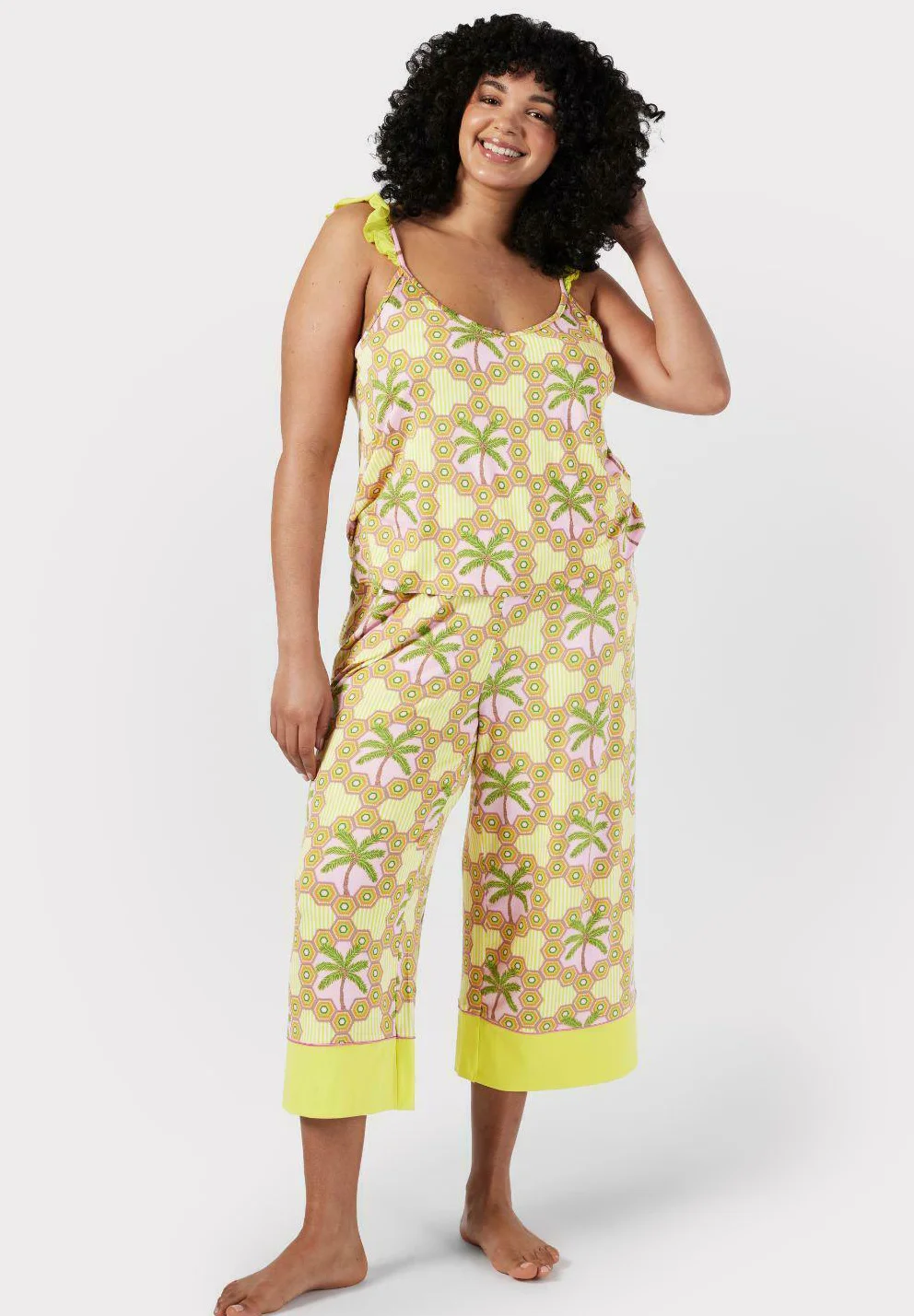 Chelsea Peers CONJUNTO DE CAMISETA CORTA CON PALMERAS Y CURVA GEOMÉTRICA - Pijama