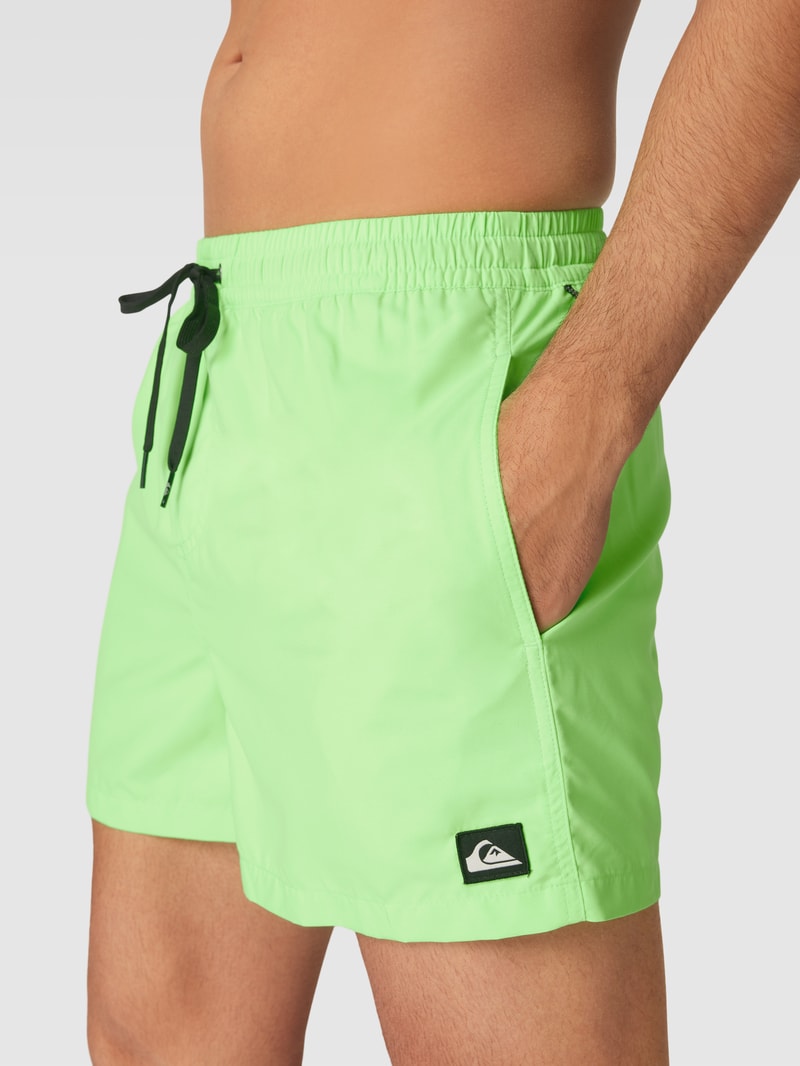 Badehose mit Label-Detail in neon grün