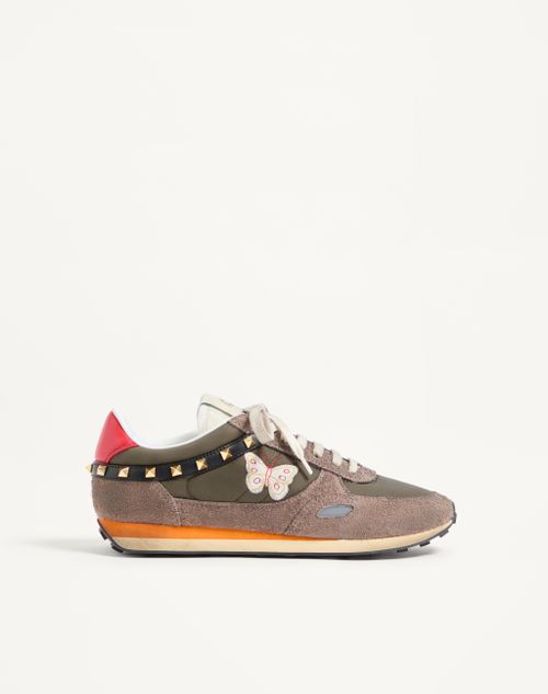 Baskets cloutées en cuir fendu et nylon avec broderie papillon