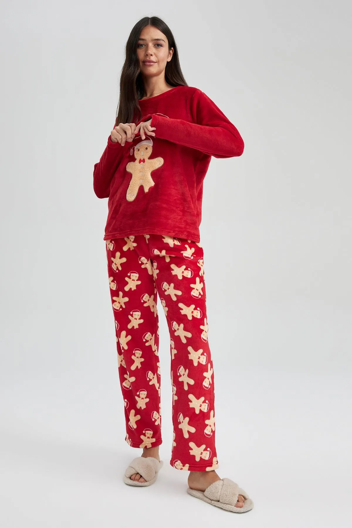 DeFacto  Verlieben Sie sich in ein weihnachtliches Pyjama-Set aus Fleece mit langen Ärmeln, A3369ax23wn