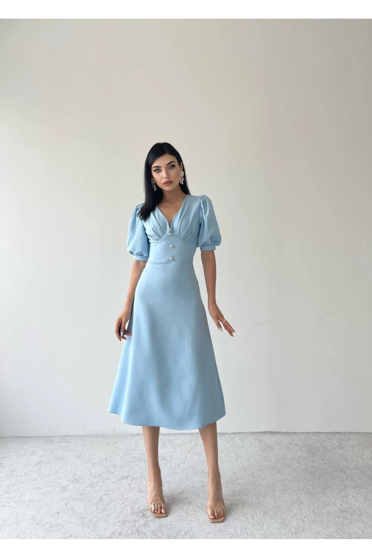 SONREİR  KLEID IN MIDI-LÄNGE MIT BALLONÄRMELN, KNOPFDETAILS VORNE
