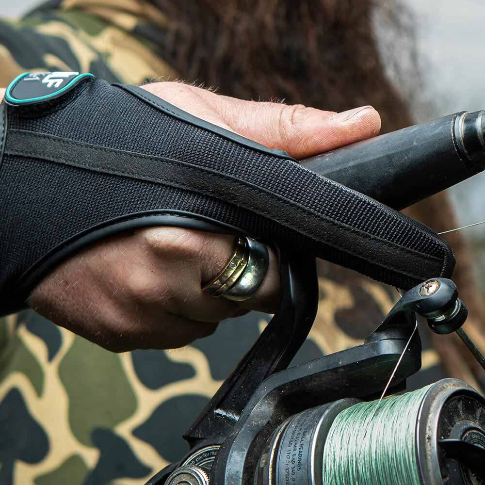 wolf kevlar casting glove black