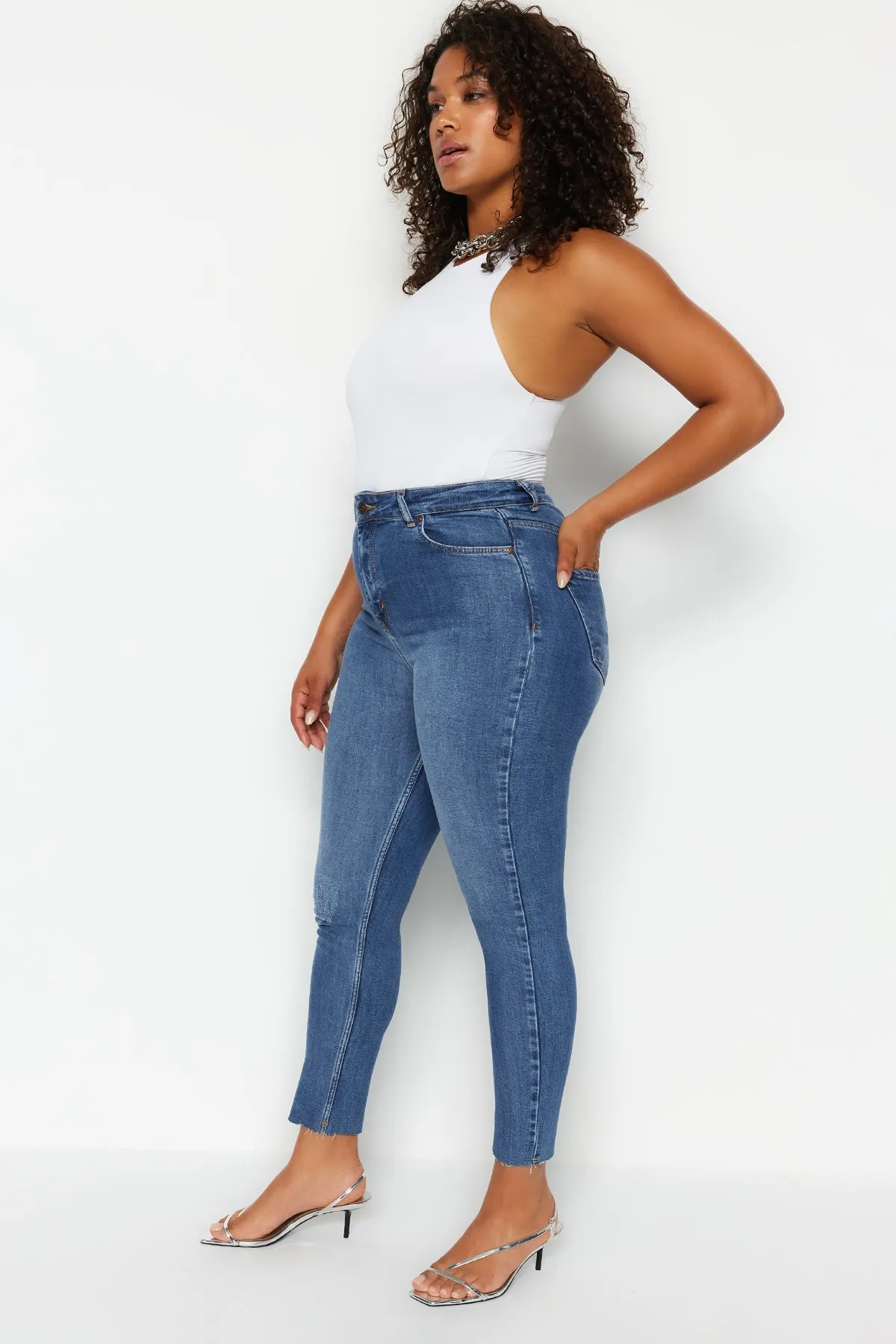 Trendyol Curve  Blaue High Waist Destroy Detaillierte Stretch-Skinny-Jeans TBBSS23CJ00012