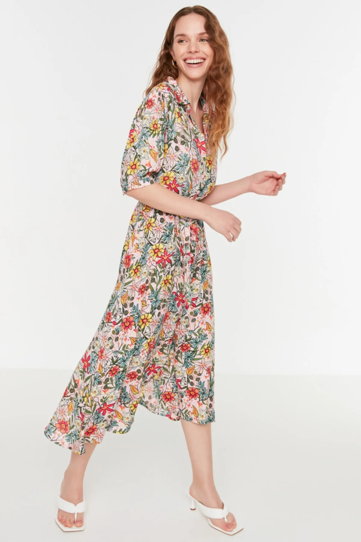 Trendyol Collection  Lilafarbenes, gewebtes Midi-Hemdkleid aus Viskose mit Blumendruck und Gürtel TWOSS20EL1559