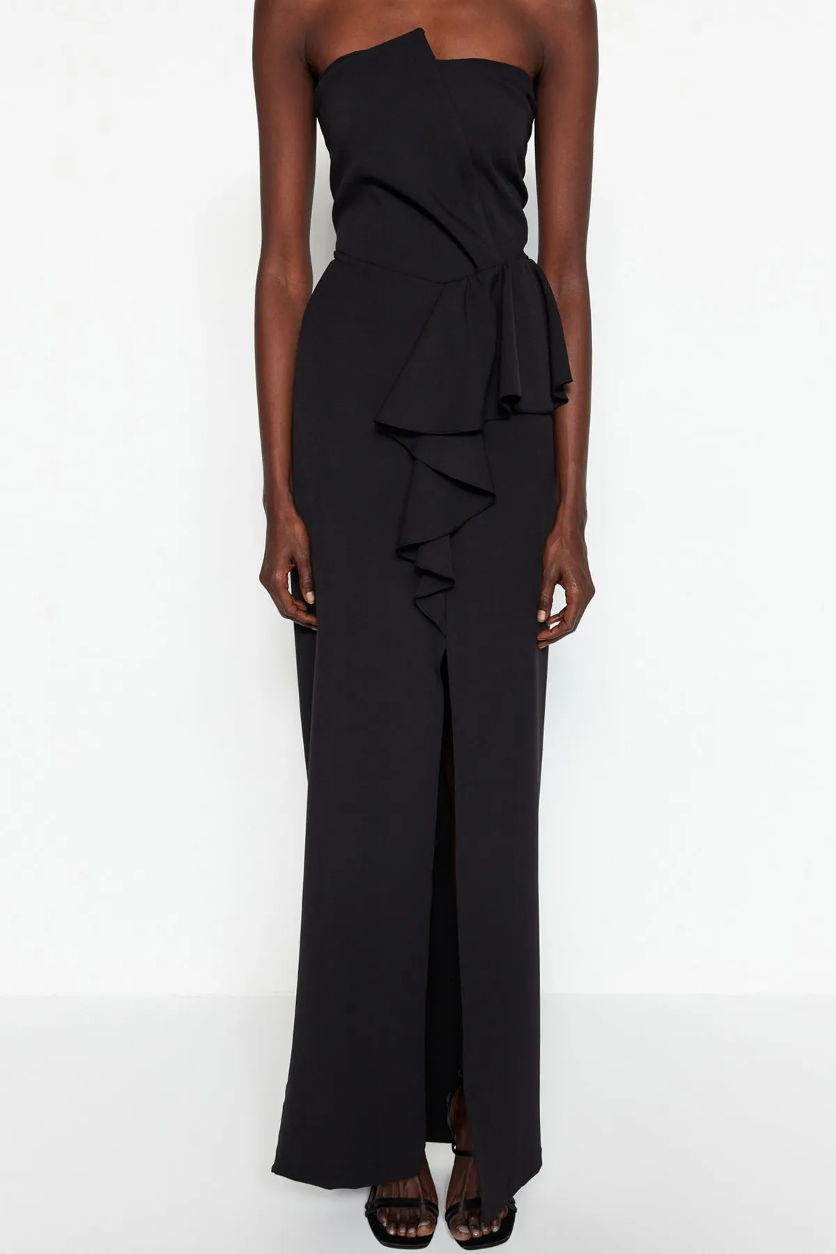 Trendyol Collection  Schwarzes gewebtes langes Abendkleid TPRSS23AE00005