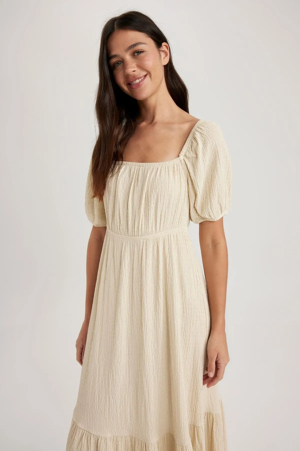 DeFacto  Babydoll-Midikleid mit eckigem Ausschnitt und Wickeldesign, kurzen Ärmeln, A6201ax23sm