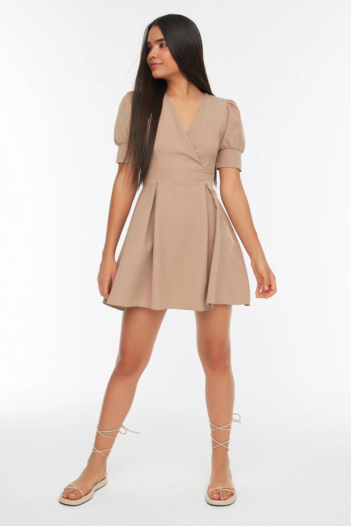 Trendyol Collection  Kamelfarbenes, plissiertes Mini-Webkleid in A-Linie TWOSS20EL1639