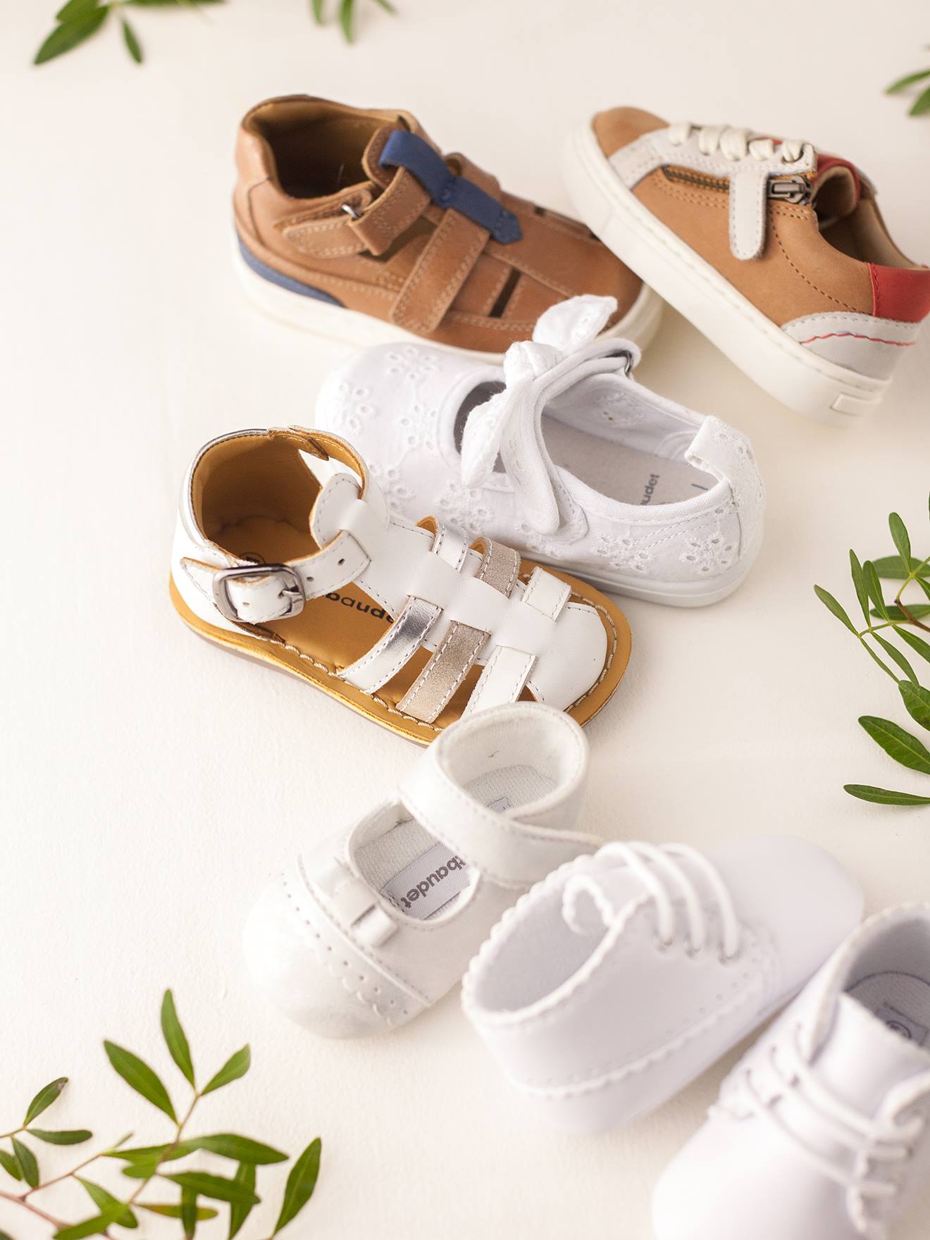 Bottillons souples bébé à lacets nouveau né blanc