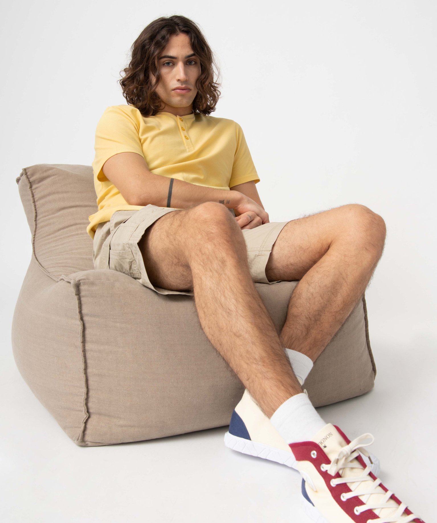 Tee-shirt homme col tunisien en maille texturée jaune | GEMO