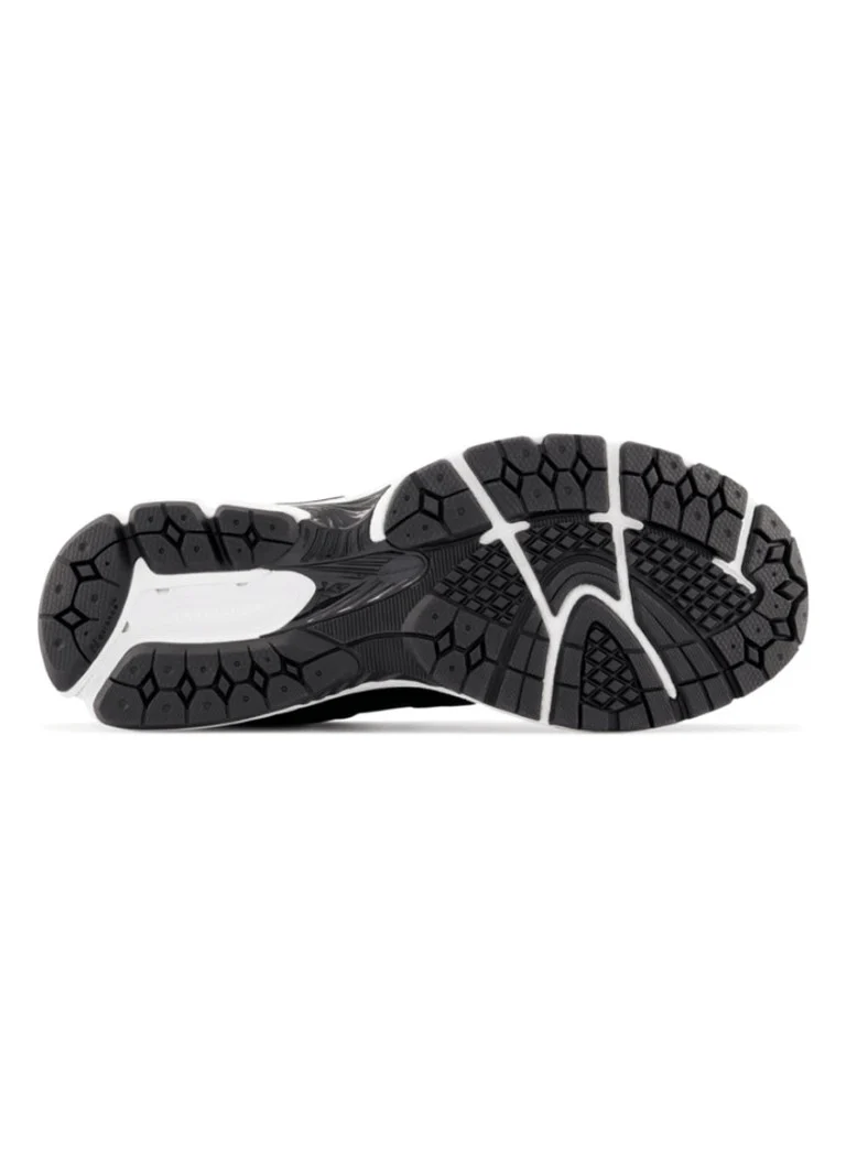New Balance 2002R kedas ar zamšādas detaļām