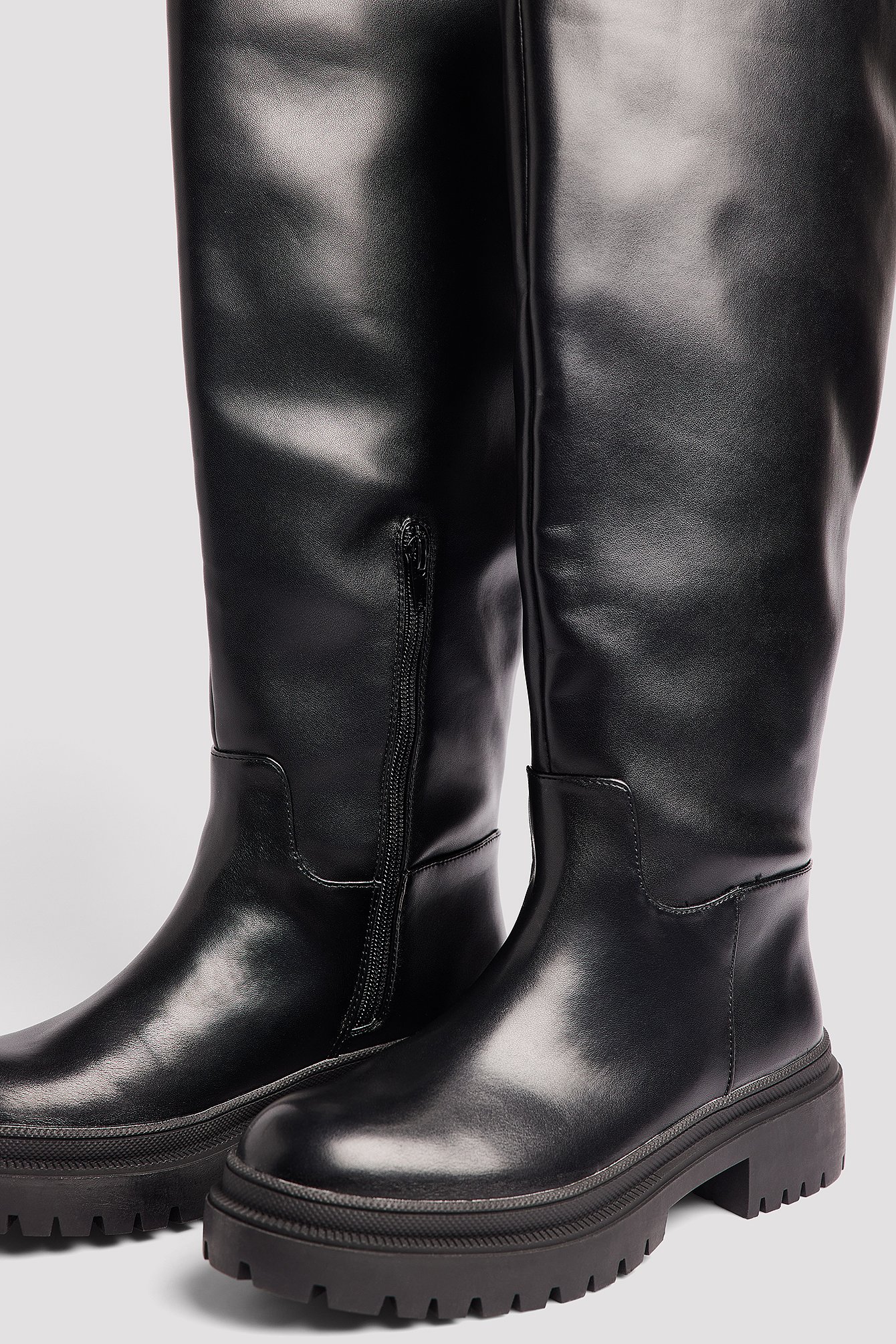 Schaft-Stiefel mit Profil-Sohle