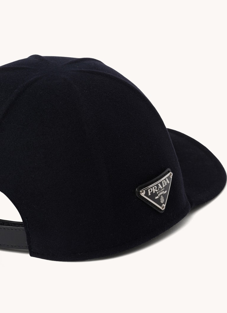 Prada Pet logo